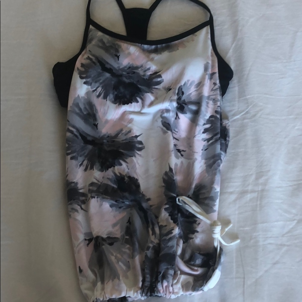 Fabletics singed tank with built in sports bra
